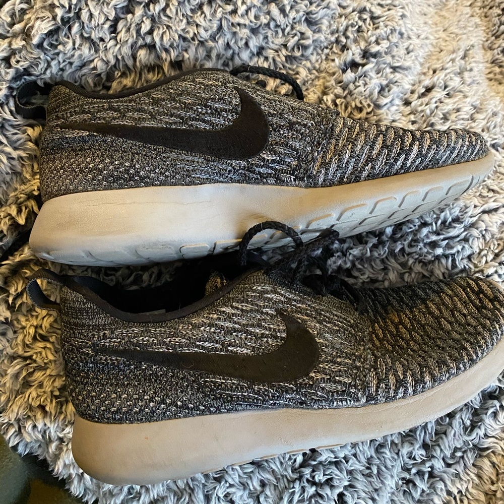 Nike Roshe Run Size 9
